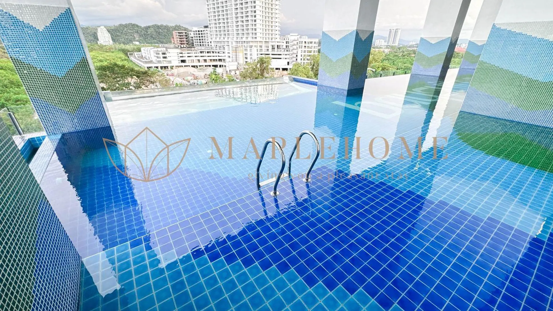 Bay Suites Premier Suites كوتا كينابالو شقة