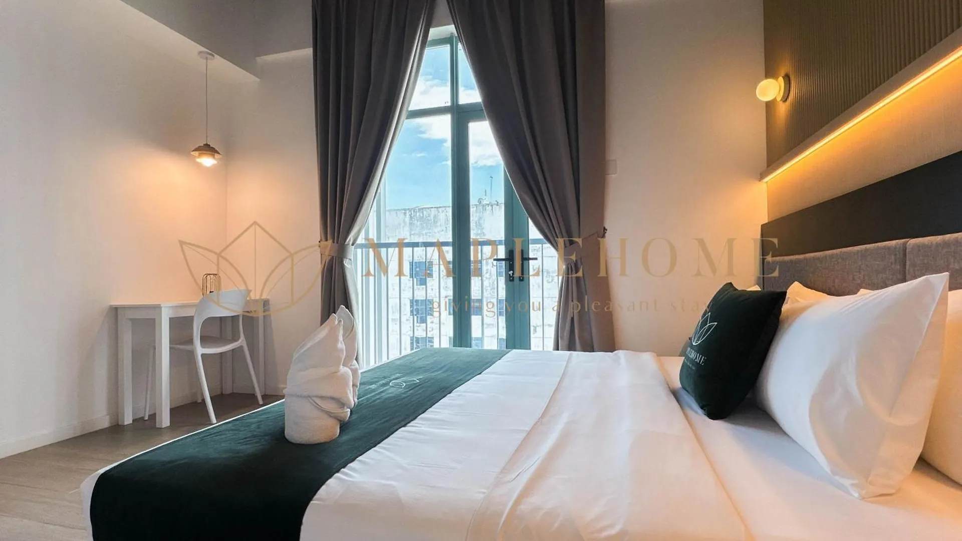 Bay Suites Premier Suites كوتا كينابالو